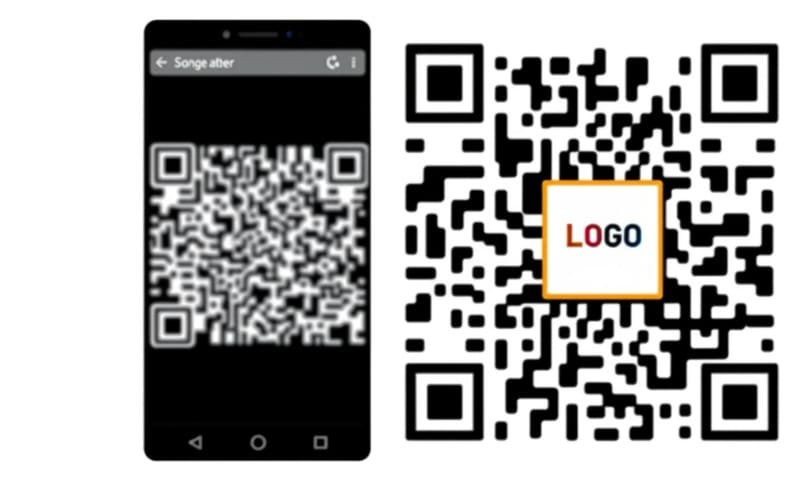 左邊是基本款QR Code，右邊是加上Logo和顏色的客製化版本。